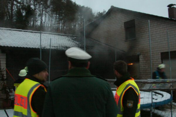 Der Brand konnte auf die überdachte Terrasse begrenzt werden