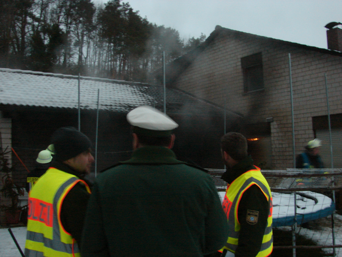 Der Brand konnte auf die überdachte Terrasse begrenzt werden