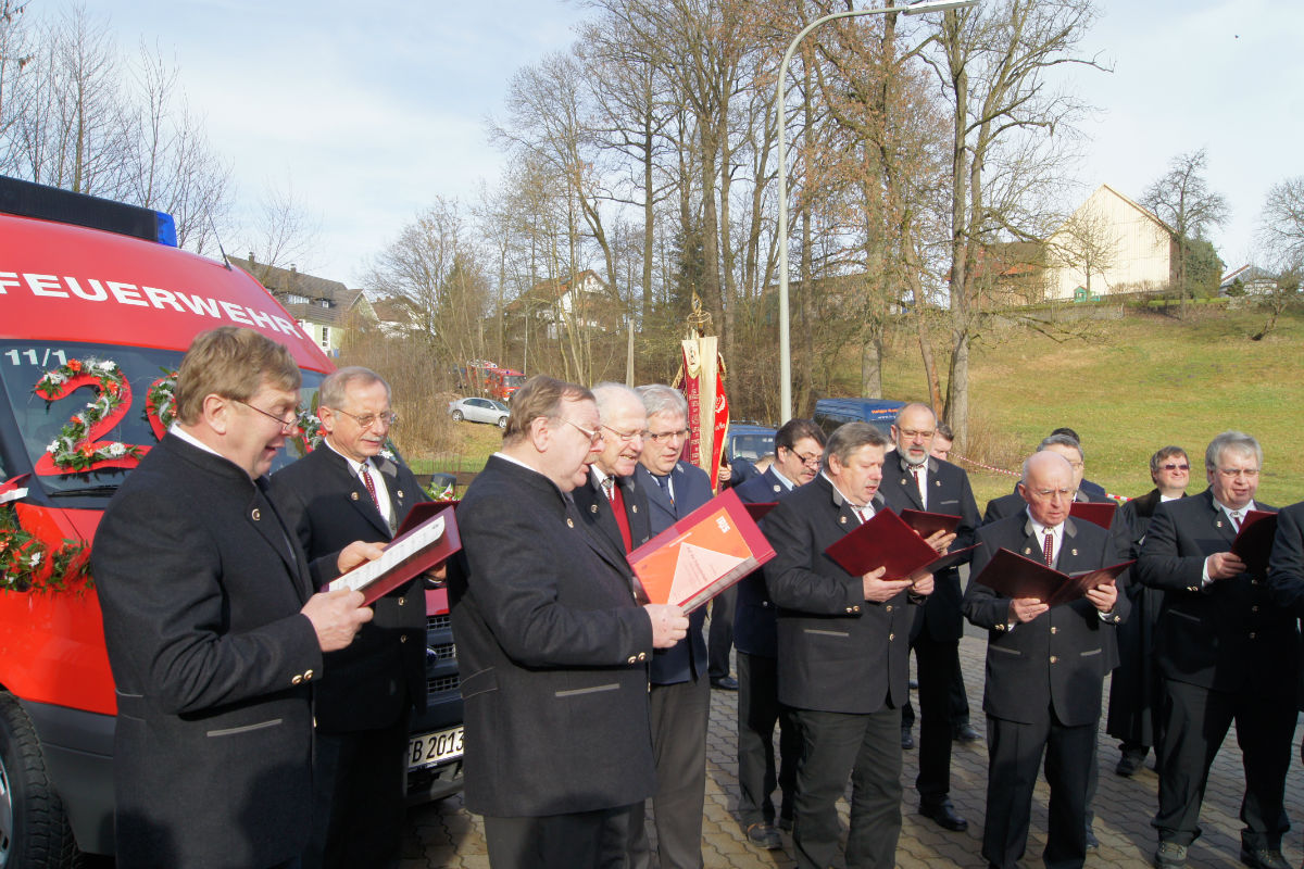 Der Männergesangverein verlieh der Übergabe einen musikalisch würdigen Rahmen