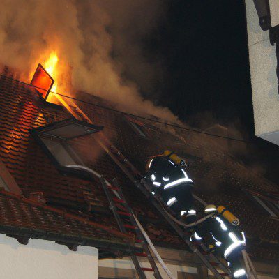 Beim Öffnen des Daches schlugen die Flammen aus dem Dachstuhl