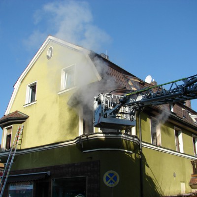 Der Brandort befand sich in der eng verbauten Bahnhofstraße