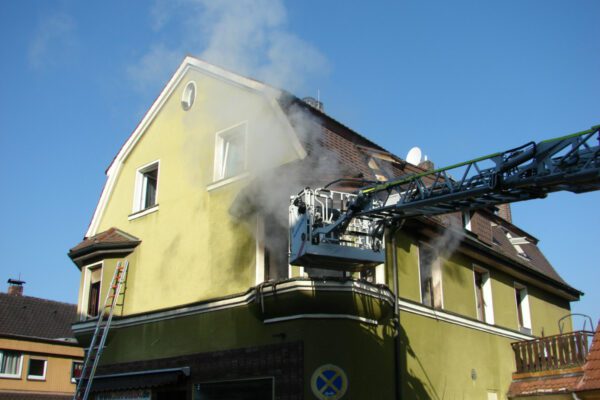 Der Brandort befand sich in der eng verbauten Bahnhofstraße