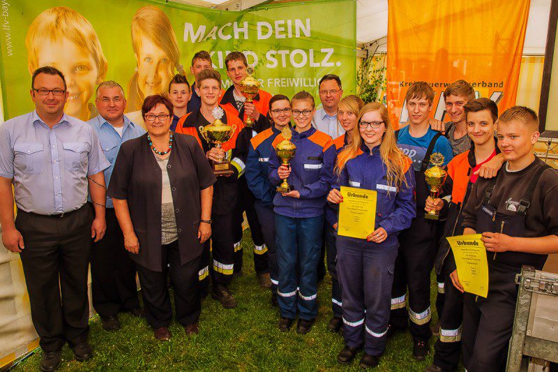 Das Siegerfoto: Mit 774 Punkten sicherte sich das Team Hannberg 2 den ersten Platz und den Wanderpokal der Inspektion. Platz 2 erzielte Waischenfeld 1 (771 Punkte), auf Platz 3 folgt Drosendorf 1 (768 Punkte).