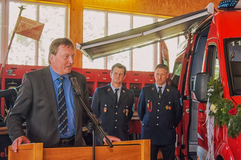 Feuerwehr Mistelgau stellt neues Mehrzweckfahrzeug und neuen Mehrzweckanhänger in Dienst KFV